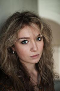 Phoebe Hames as Bobby © Henry Course