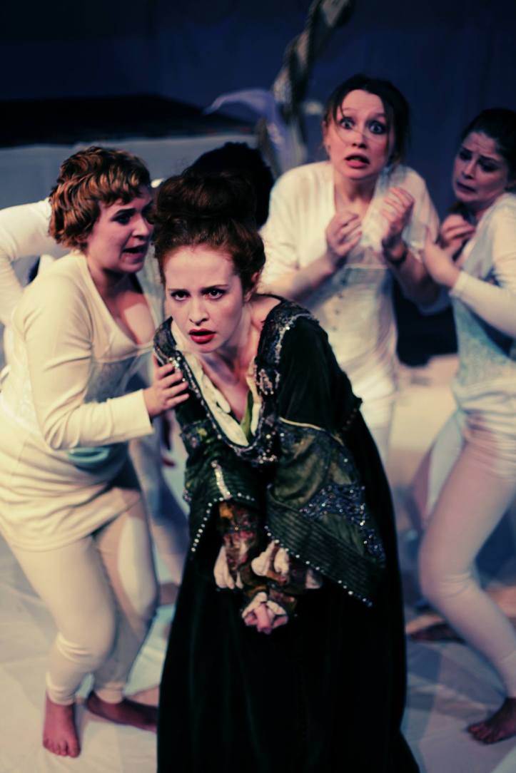 Grainne O'Mahony as Queen Elizabeth I