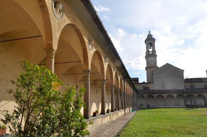Certosa_di_Firenze,_cloister,_October_2012